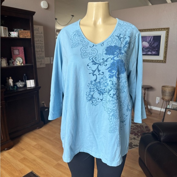 Denim & Co shades of blue 3/4 sleeves Vneck top-size 1X - Picture 5 of 9